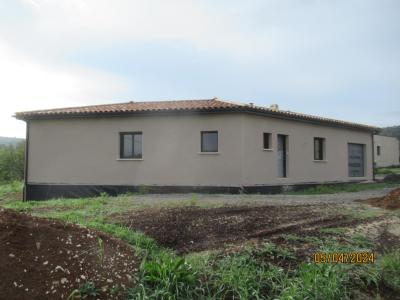 Menuiseries grises anthracite, enduit finition Gratté fin