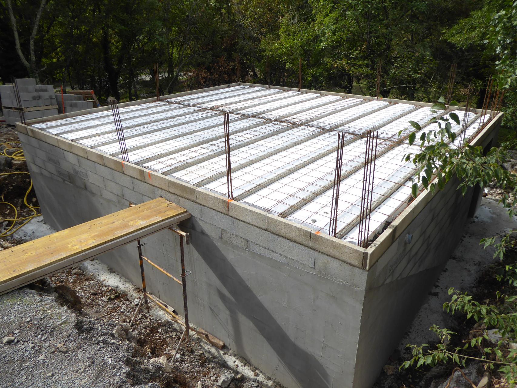 Pose des poutrelles et hourdis du plancher