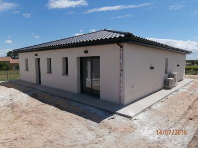 Menuiseries grises anthracite, enduit finition Gratté fin