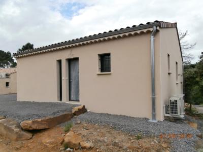 Menuiseries grises anthracite, enduit finition Gratté fin