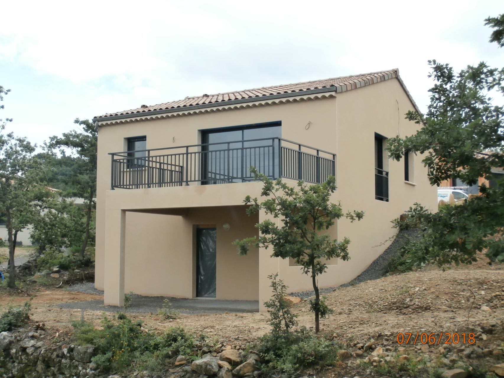 Menuiseries grises anthracite, enduit finition Gratté fin