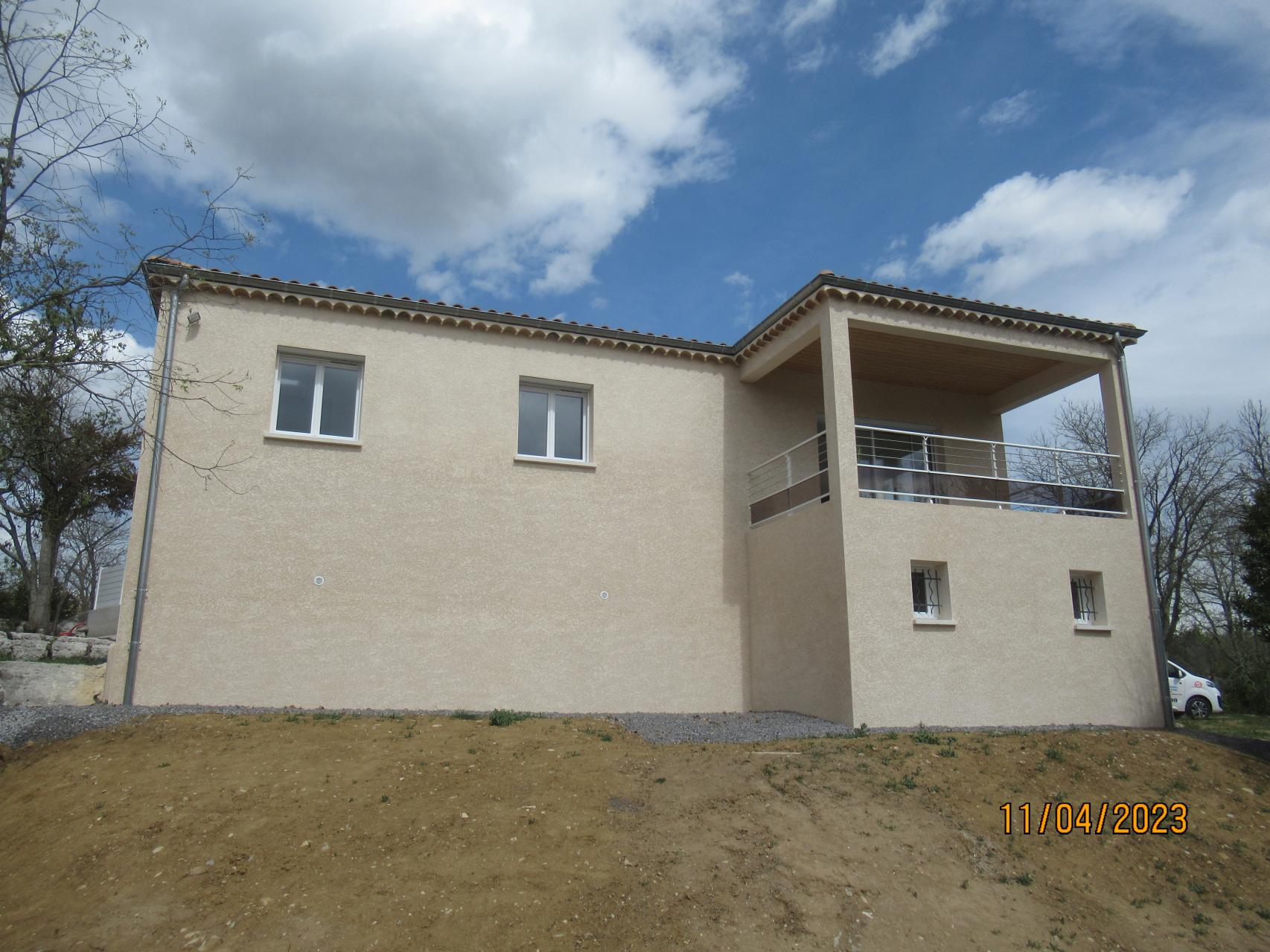 Menuiseries blanches, enduit finition Ecrasé