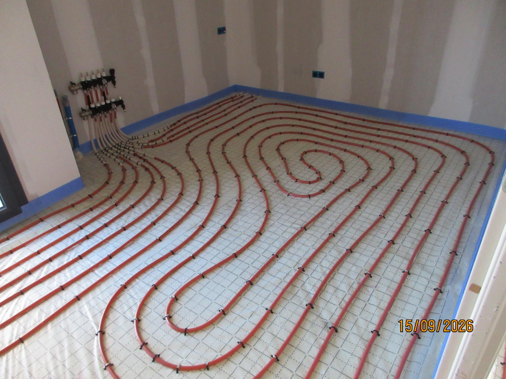 Installation du chauffage au sol (aérothermie)