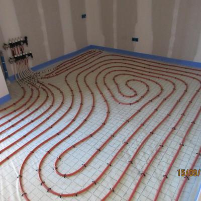 Installation du chauffage au sol (aérothermie)