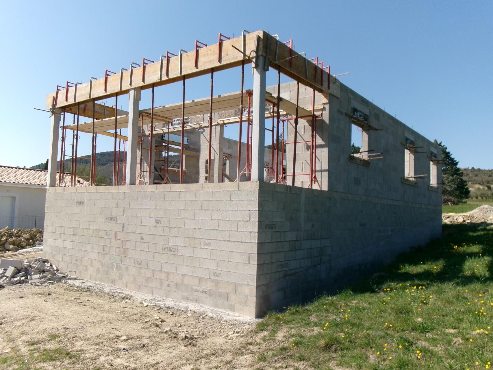 Coulage des linteaux et coffres de volets roulants