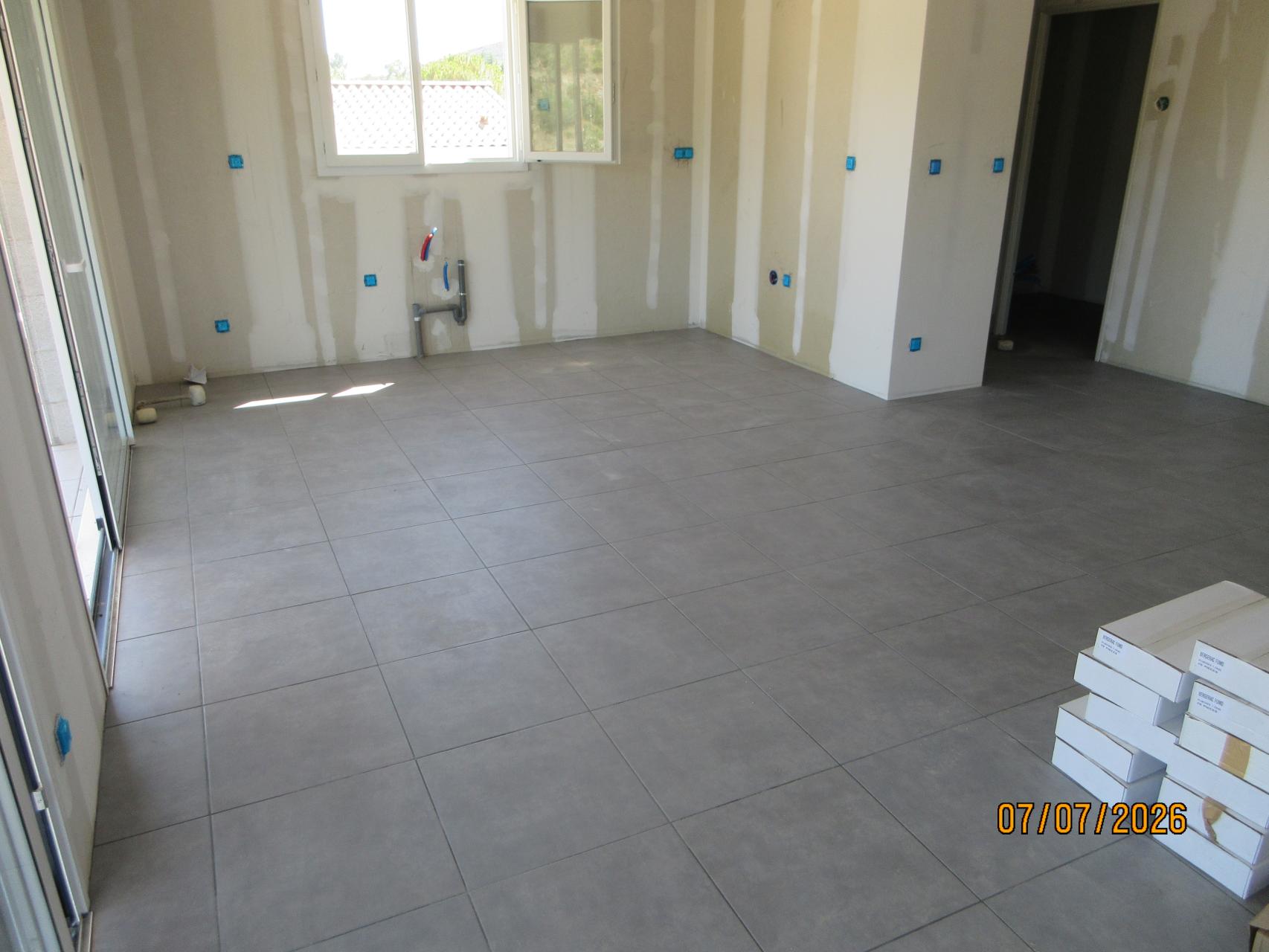Pose du carrelage scellé sur chape maigre