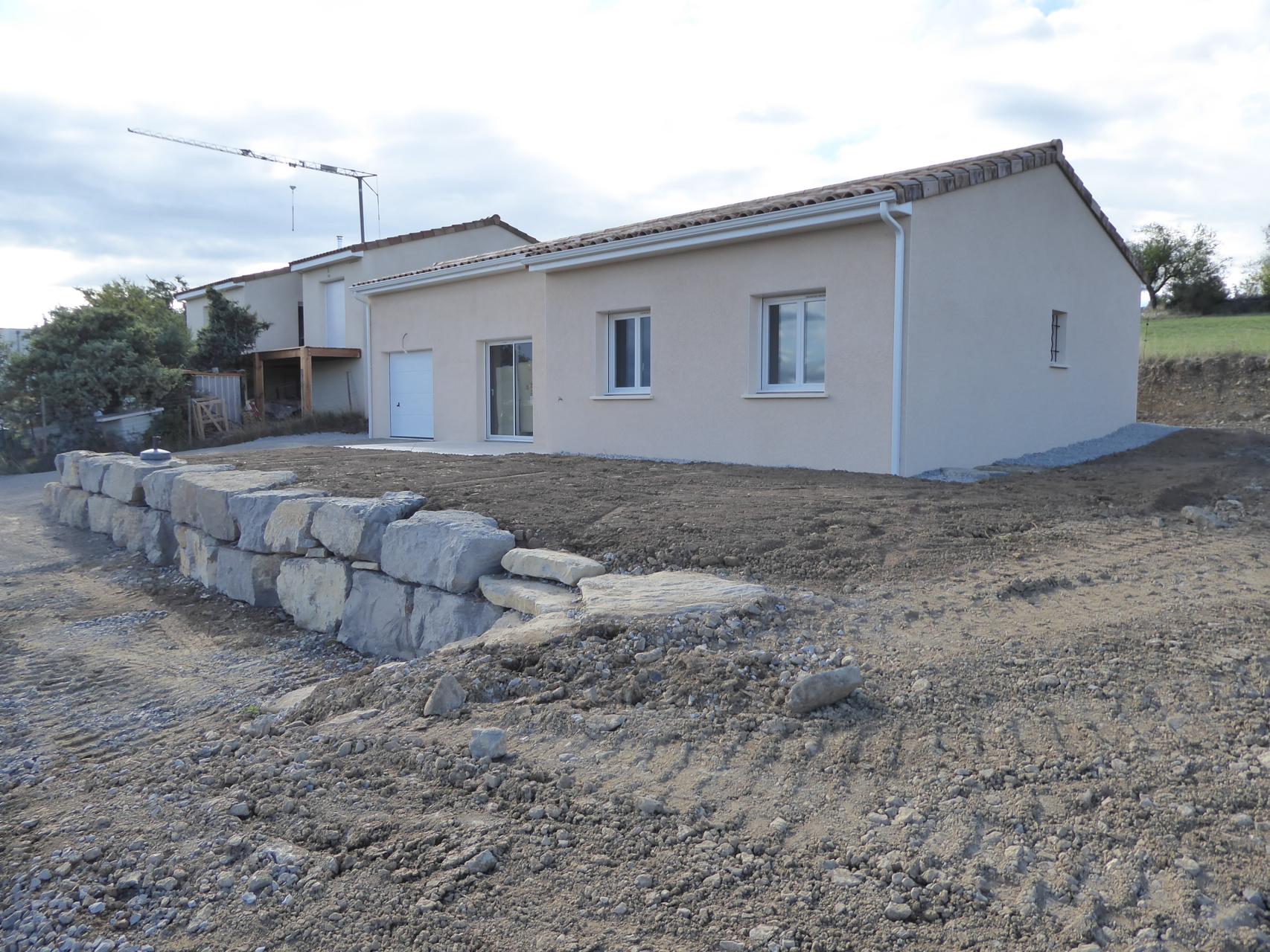 Menuiseries blanches, enduit finition Ecrasé