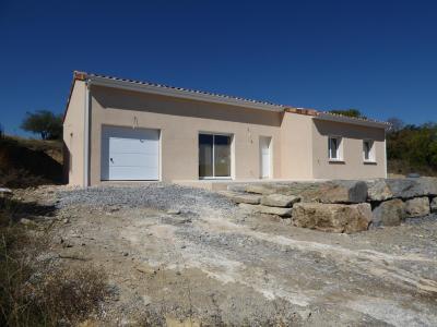 Bâtiment de forme rectangulaire de plain pied avec un sous-sol