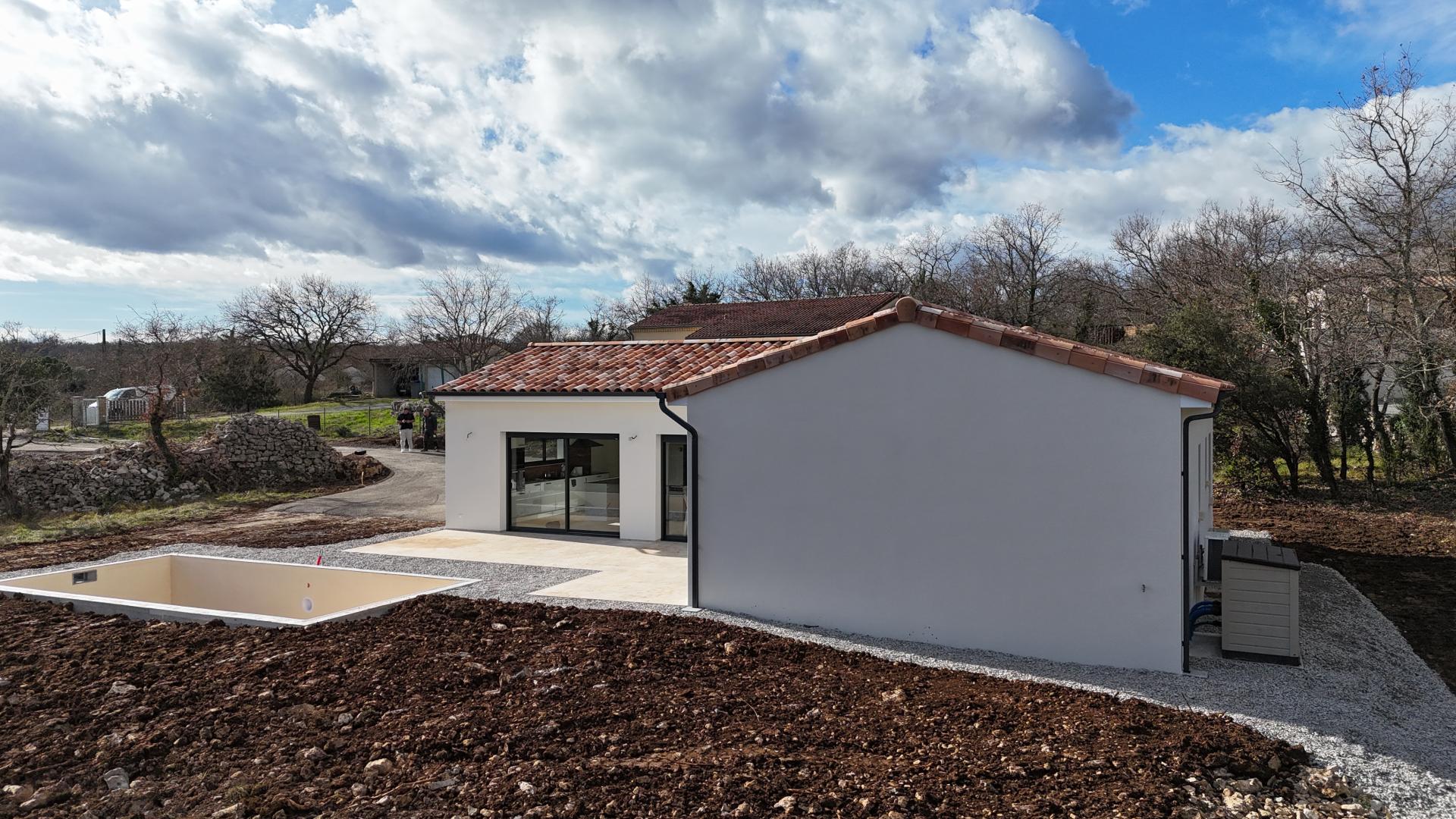 Toiture 2 pentes, Débord de toiture de 30 cm, sous-faces PVC Blanc