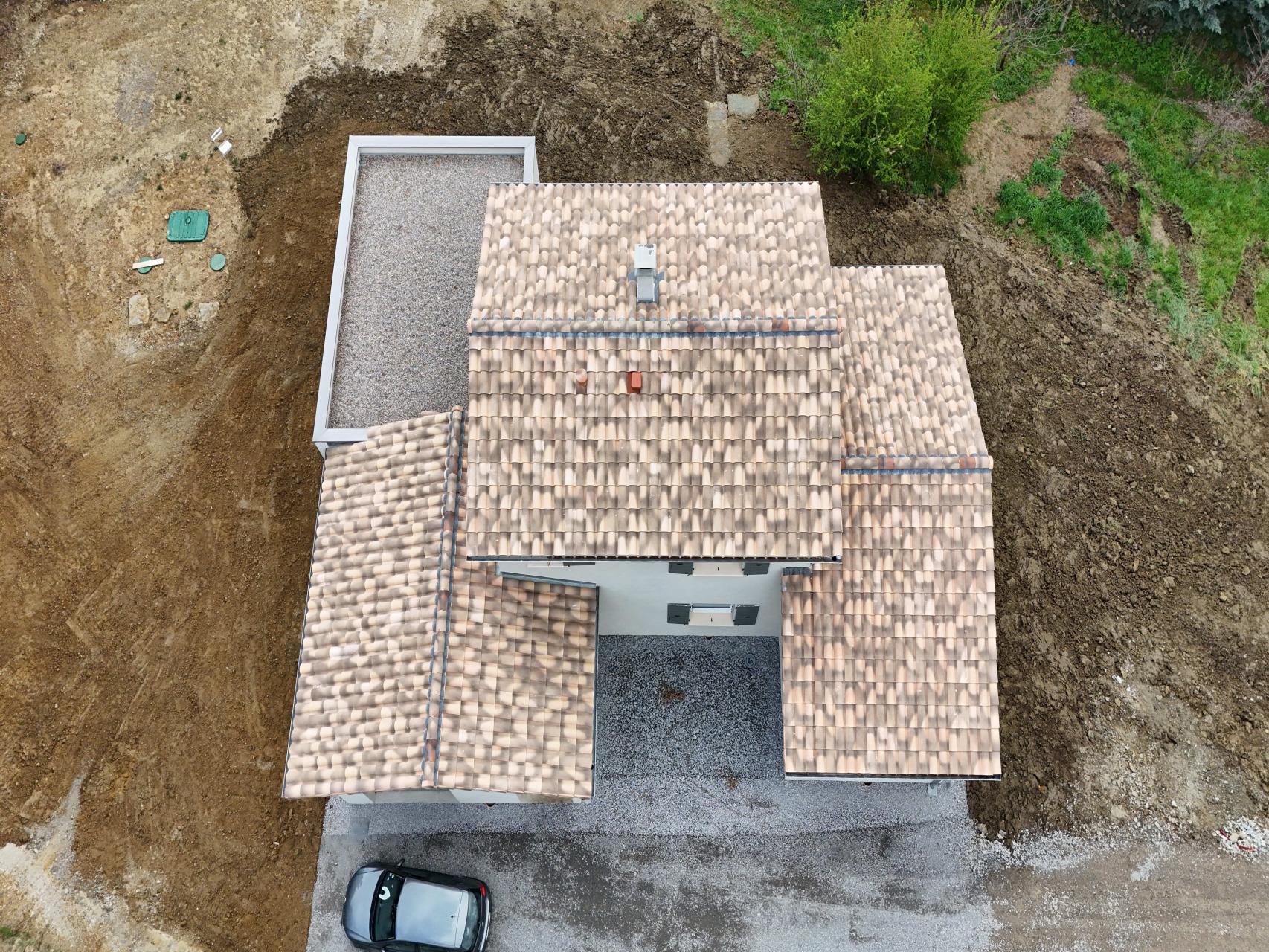 Toiture 4 pentes, Débord de toiture de 30 cm, sous-faces PVC Blanc