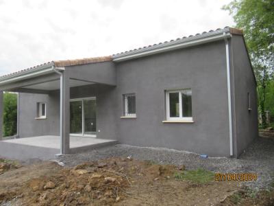 Menuiseries blanches, enduit finition Gratté fin