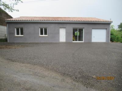 Bâtiment de forme rectangulaire de plain pied