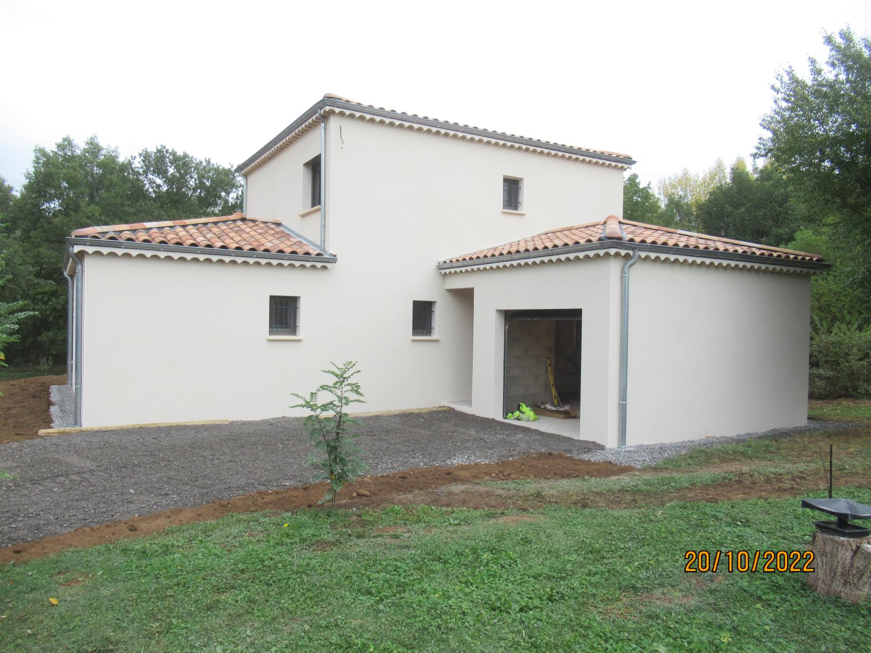 Bâtiment en L à étage