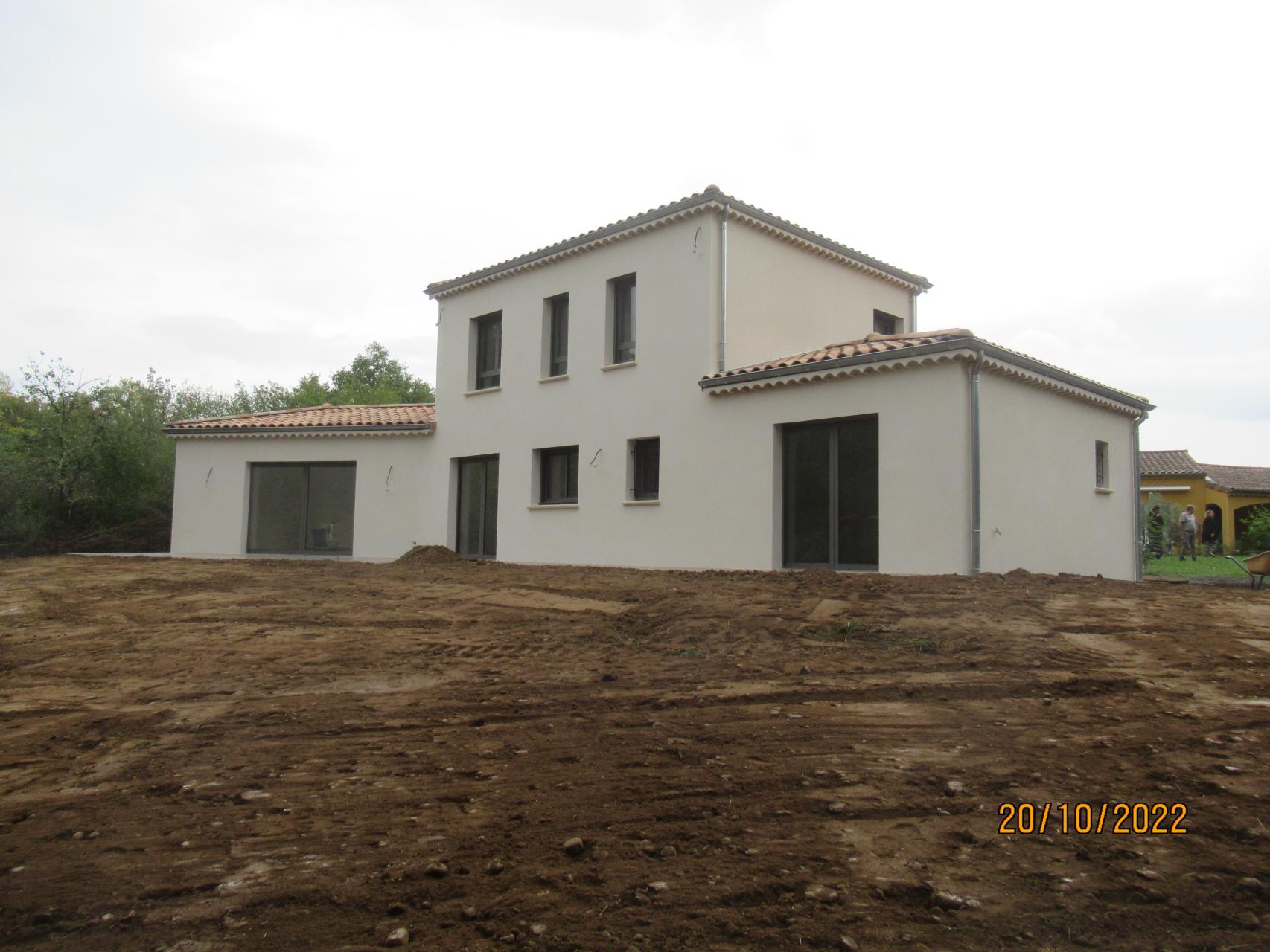 Menuiseries grises anthracite, enduit finition Gratté fin