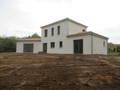 Menuiseries grises anthracite, enduit finition Gratté fin