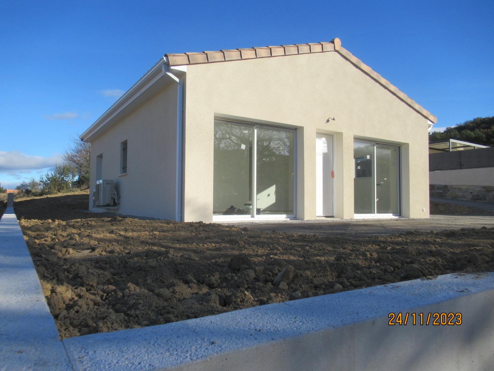 Menuiseries blanches, enduit finition Gratté fin