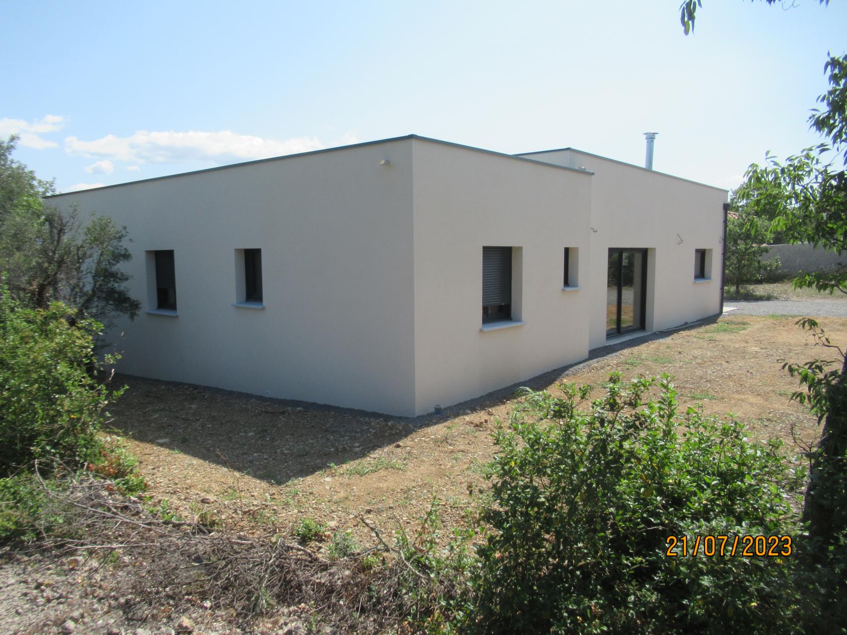 Menuiseries grises anthracite, enduit finition Gratté fin