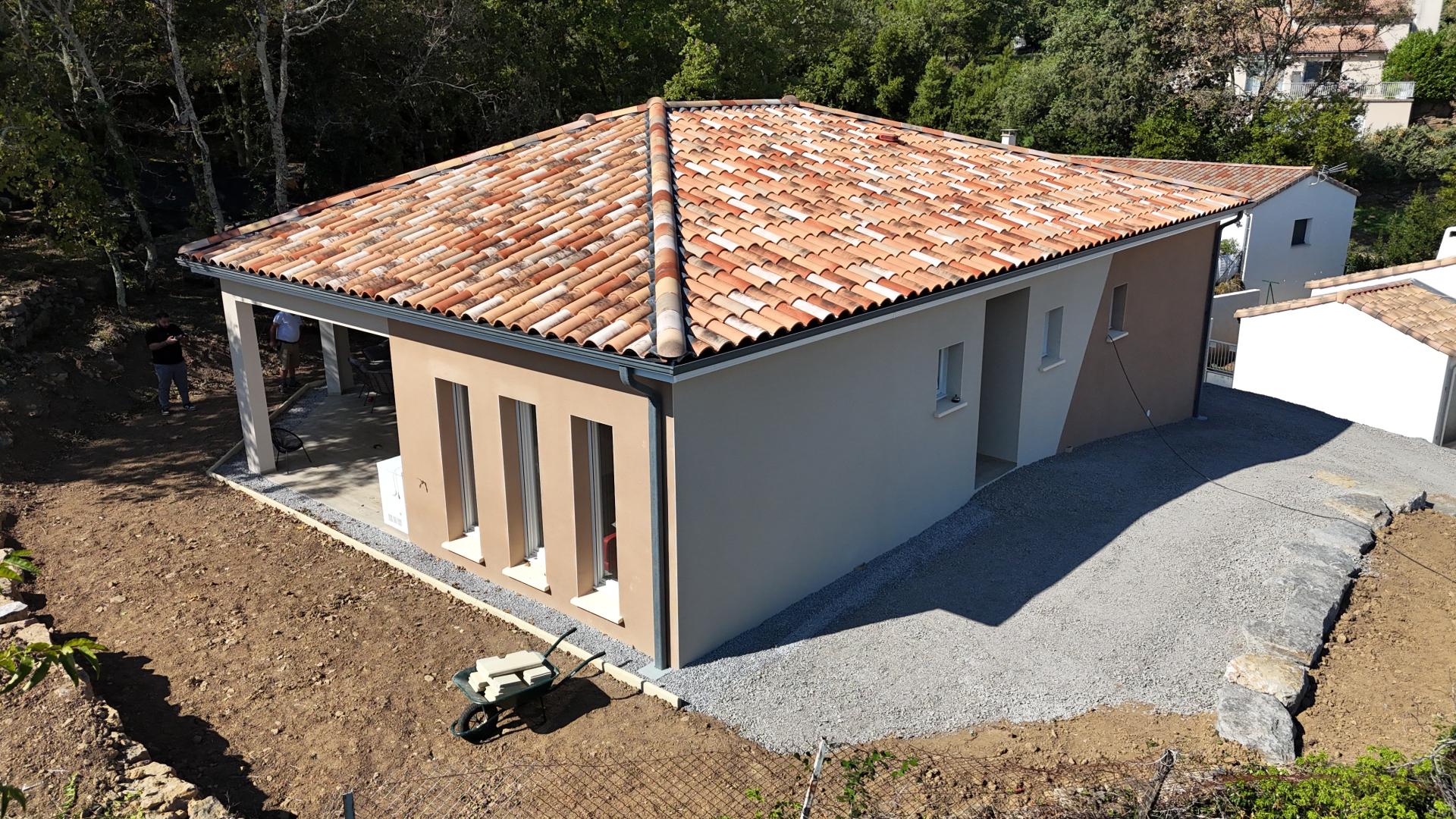 Toiture 5+ pentes, Débord de toiture de 30 cm, sous-faces PVC Blanc