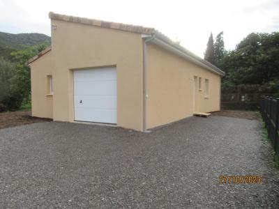 Bâtiment de forme rectangulaire de plain pied