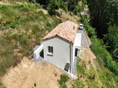 Menuiseries blanches, enduit finition Gratté fin